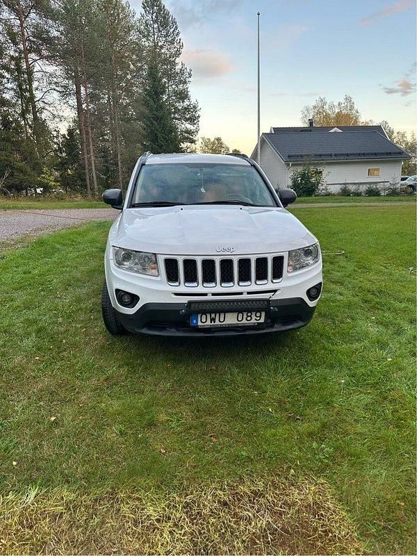 Vit Begagnad 2011 Jeep Compass SUV | 75 000 kr (Marknadspris) - Bild 1/4