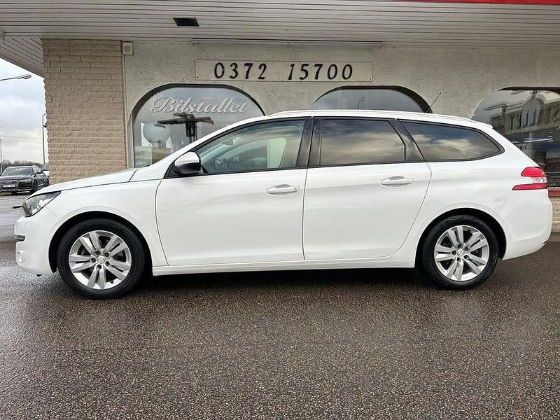 Begagnad Peugeot 308 Active 120 HK (88 kW) 2017 Vit Kombi