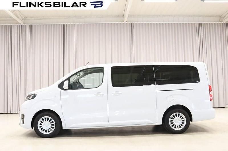 Vit Begagnad 2023 Toyota Proace Verso Kombi | 379 875 kr (Marknadspris) - Bild 1/4