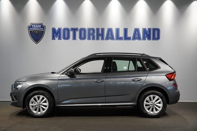 Grå Ny 2026 Skoda Kamiq Selection SUV | 311 300 kr (Marknadspris) - Bild 1/4