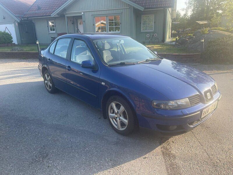 Blå Begagnad 2000 Seat Toledo Sedan | 13 500 kr - Bild 1/4