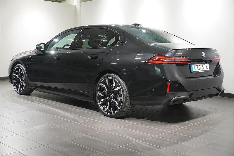 Begagnad BMW 550e Shadowline 313 HK (230 kW) 2025 Svart Sedan