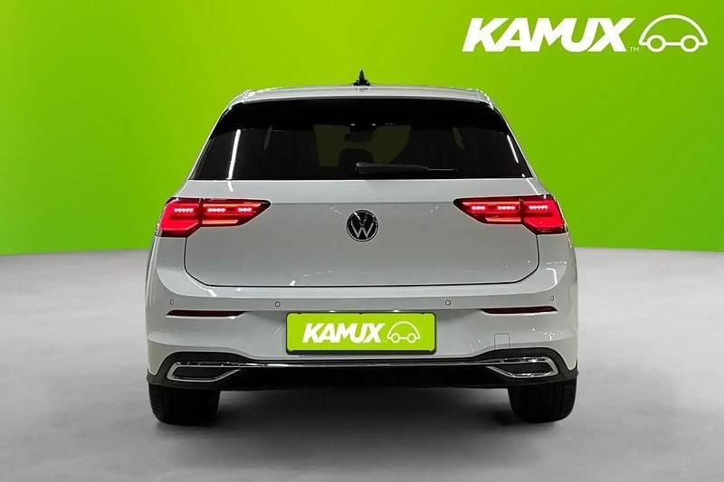 Begagnad VW Golf VIII GTE 150 HK (110 kW) 2021 Vit Halvkombi
