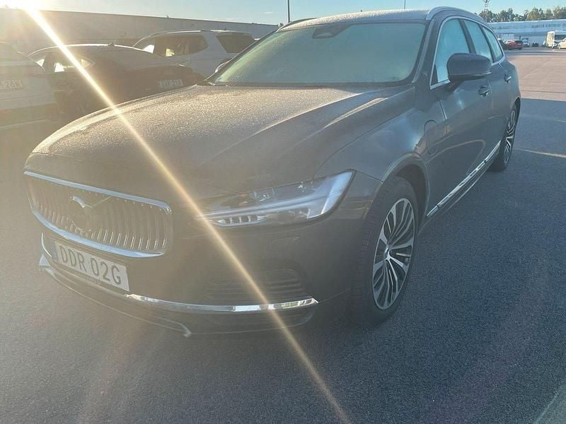 Grå (platinumgrå metallic) Begagnad 2024 Volvo V90 Core Kombi | 409 000 kr (Lite dyr) - Bild 1/2