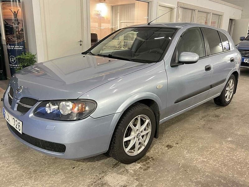 Ljusblå Begagnad 2006 Nissan Almera Halvkombi | 34 900 kr (Lite dyr) - Bild 1/4