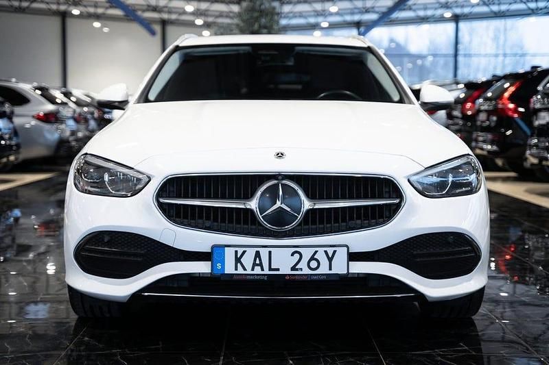 Begagnad Mercedes C300 Avantgarde 313 HK (230 kW) 2023 Vit