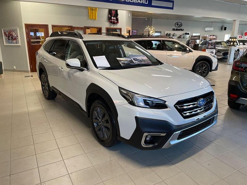 Vit (crystal white pearl) Ny 2025 Subaru Outback SUV | 444 900 kr - Bild 1/3