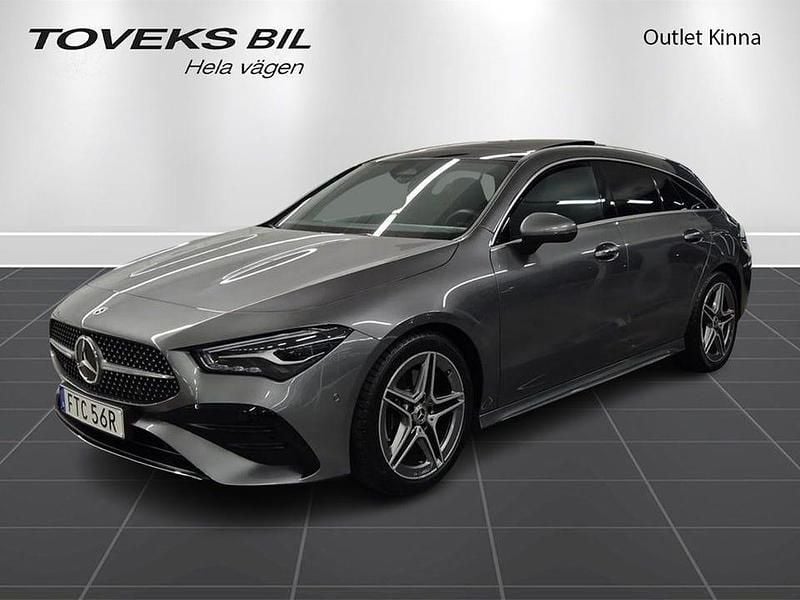 Grå Begagnad 2025 Mercedes CLA200 Shooting Brake AMG Kombi | 359 000 kr (Superpris) - Bild 1/4