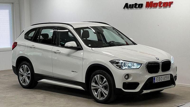 Vit Begagnad 2018 BMW X1 SUV | 229 900 kr (Bra pris) - Bild 1/3