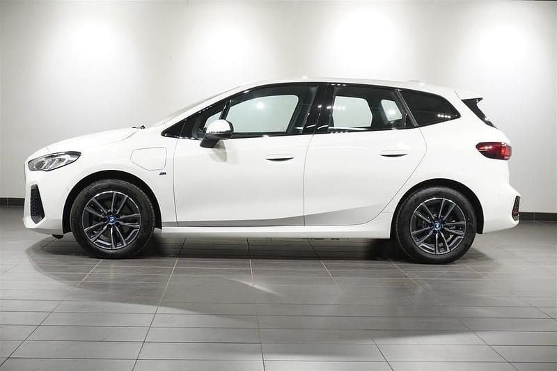 Begagnad BMW 225 Active Tourer M Sport 136 HK (100 kW) 2025 Alpinvit Minibuss
