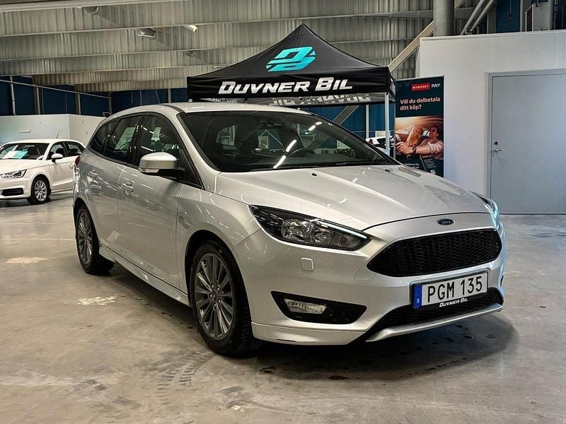 Grå Begagnad 2017 Ford Focus ST-Line Kombi | 119 900 kr (Marknadspris) - Bild 1/4