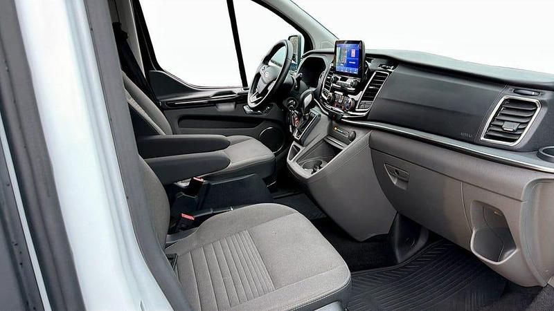 Begagnad Ford Tourneo Custom 170 HK (125 kW) 2023 Vit Van