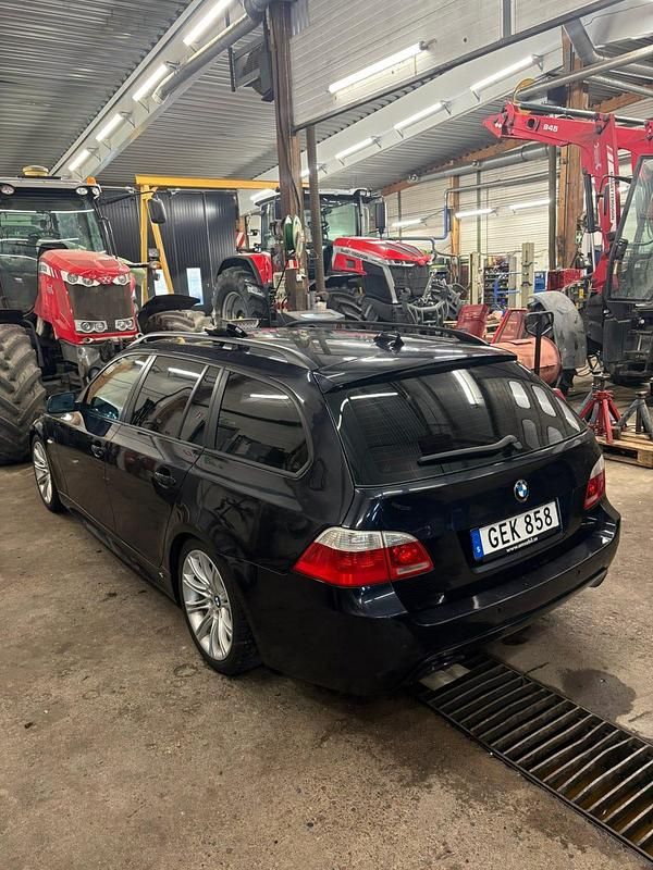 Begagnad BMW 525 M Sport 218 HK (160 kW) 2006 Carbonschwarz metallic Kombi