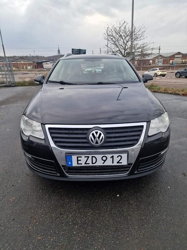 Svart Begagnad 2010 VW Passat Kombi | 26 000 kr (Bra pris) - Bild 1/4