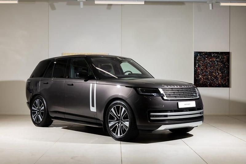 Begagnad Land Rover Range Rover First Edition 530 HK (389 kW) 2023 Mörkgrå SUV
