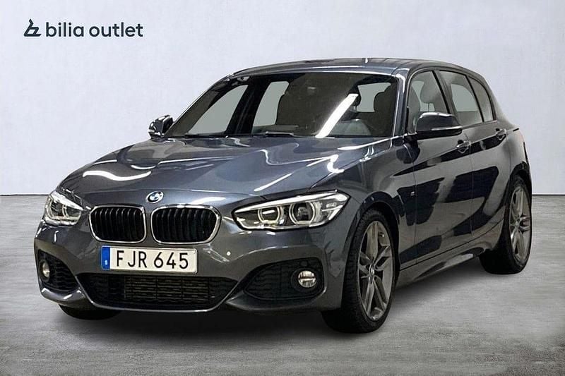 Grå Begagnad 2018 BMW 118 M Sport Halvkombi | 164 900 kr (Marknadspris) - Bild 1/3
