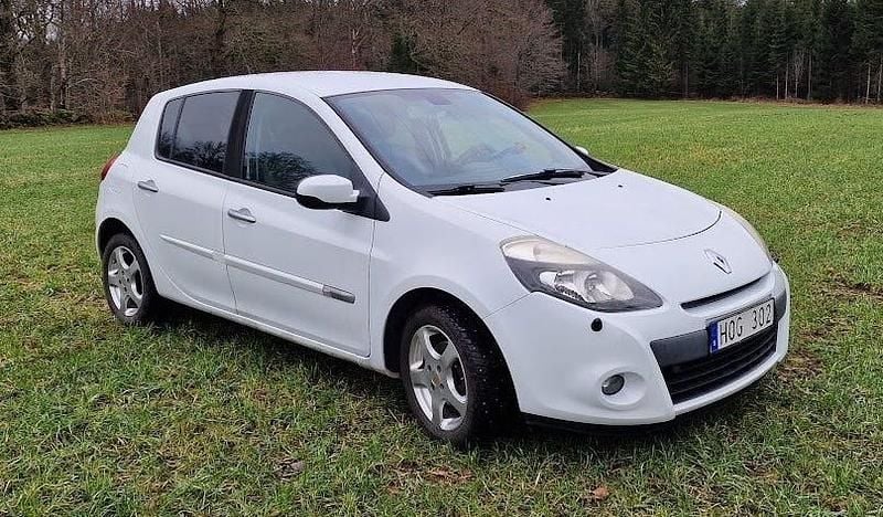 Begagnad 2011 Renault Clio R.S. Halvkombi | 31 000 kr (Marknadspris) - Bild 1/4
