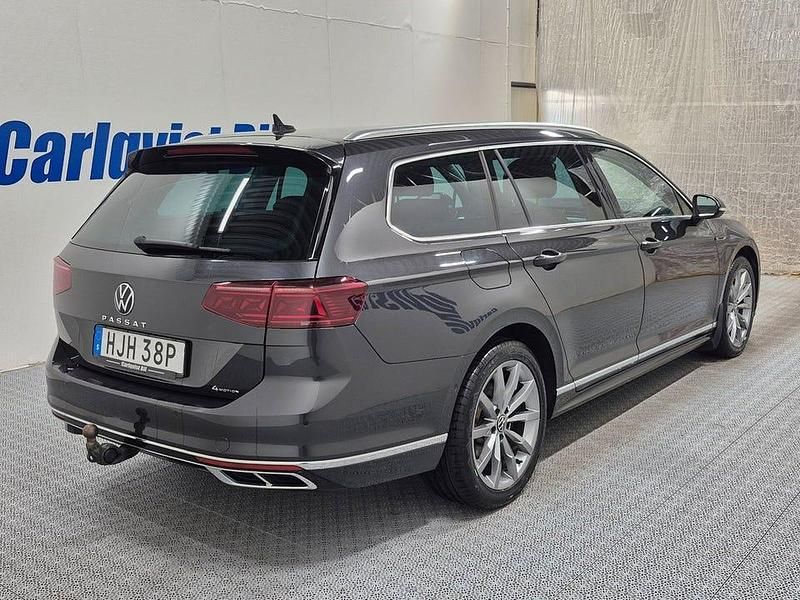 Begagnad VW Passat R-line 200 HK (147 kW) 2022 Grå metallic Kombi