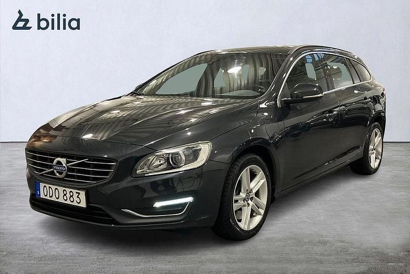 Grå Begagnad 2016 Volvo V60 Business Edition Kombi | 169 900 kr (Marknadspris) - Bild 1/4