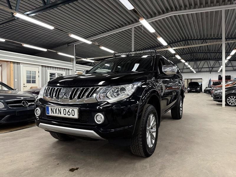Svart Begagnad 2016 Mitsubishi L200 Pickup | 179 900 kr (Marknadspris) - Bild 1/4