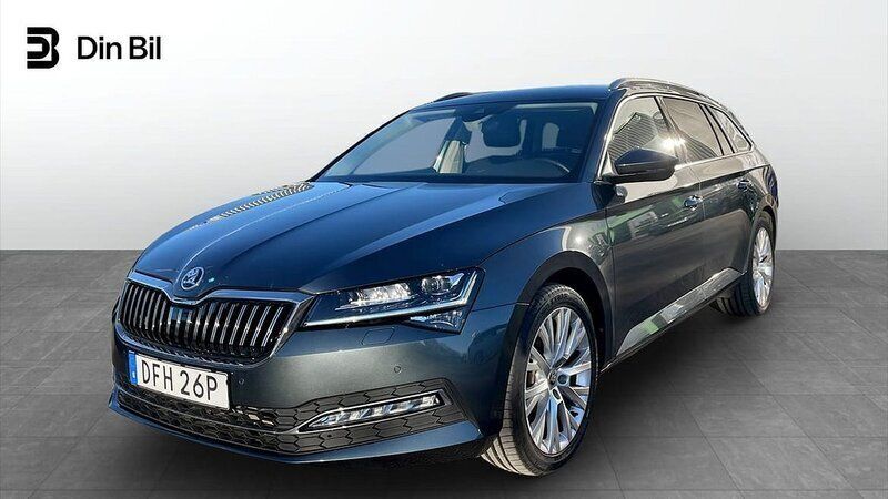 Grå Begagnad 2022 Skoda Superb Style Kombi | 379 900 kr (Marknadspris) - Bild 1/4