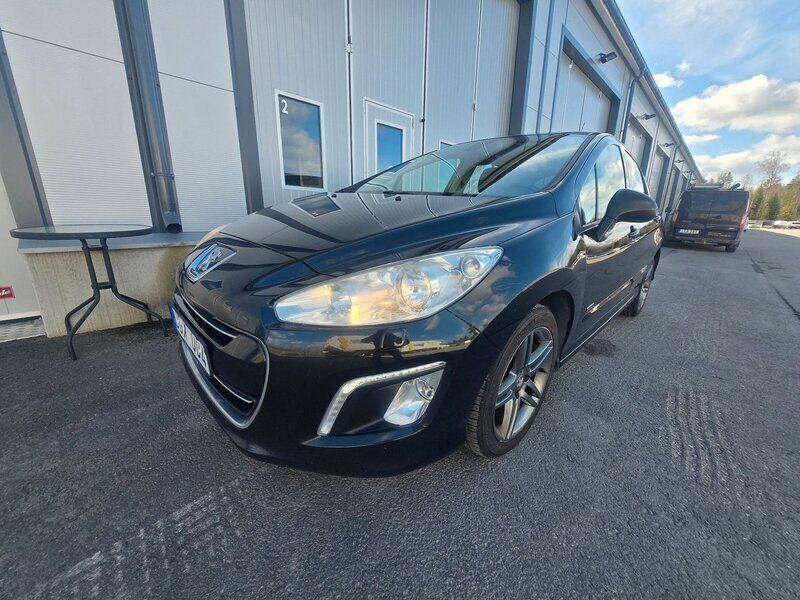 Svart Begagnad 2012 Peugeot 308 Sportium Halvkombi | 46 900 kr (Marknadspris) - Bild 1/4