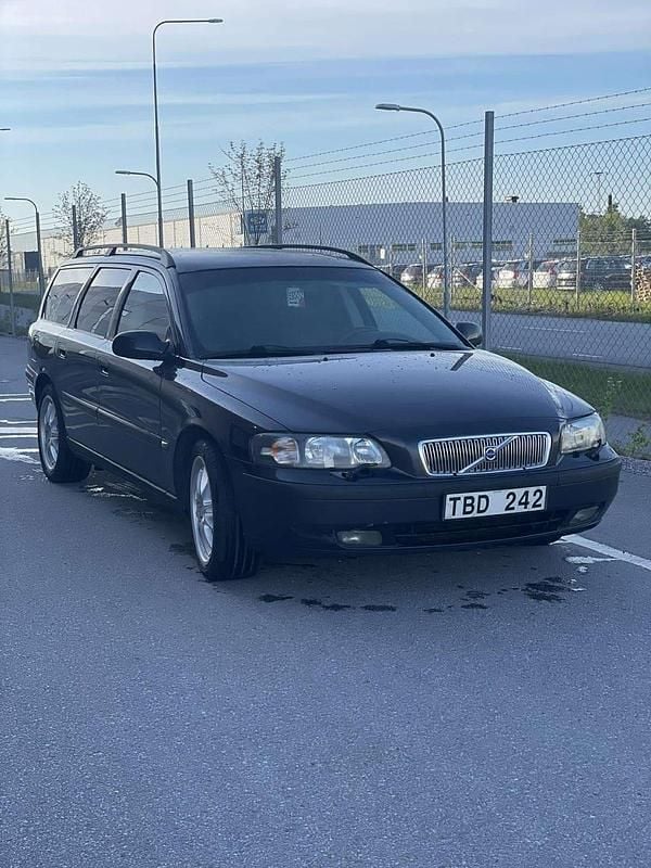 Begagnad 2002 Volvo V70 Kombi | 25 000 kr (Lite dyr) - Bild 1/4
