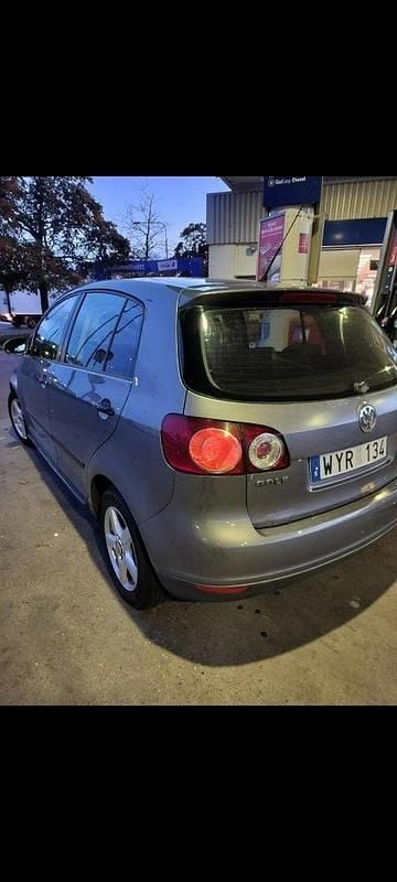 Grå Begagnad 2006 VW Golf Plus Cross Comfortline Minibuss | 14 500 kr (Bra pris) - Bild 1/3