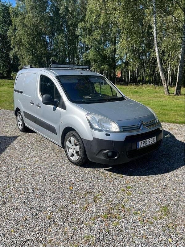 Silver Begagnad 2013 Citroën Berlingo Minibuss | 48 000 kr (Bra pris) - Bild 1/4
