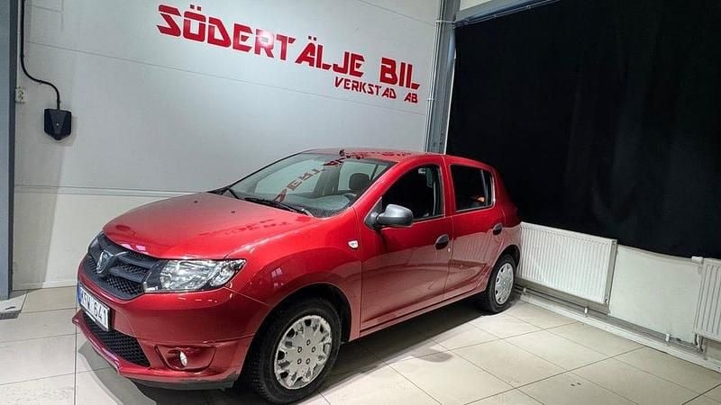 Begagnad Dacia Sandero 90 HK (66 kW) 2013 Röd Halvkombi