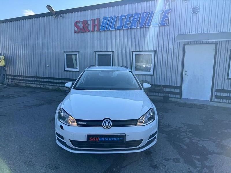 Vit Begagnad 2015 VW Golf VII Kombi | 69 000 kr (Marknadspris) - Bild 1/4