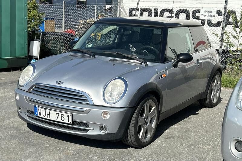 Ljusgrå Begagnad 2005 Mini Cooper Halvkombi | 39 000 kr (Bra pris) - Bild 1/4