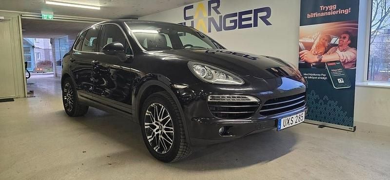 Svart Begagnad 2012 Porsche Cayenne SUV | 279 900 kr (Marknadspris) - Bild 1/4