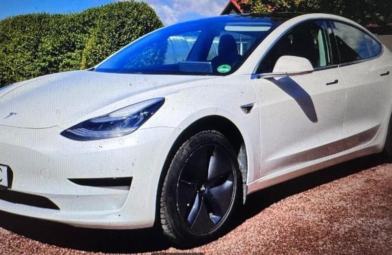 Begagnad Tesla Model 3 Standard Range Plus 239 kW (325 HK) 2020 Sedan