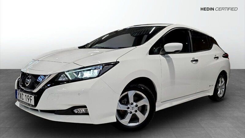 Vit (white) Begagnad 2021 Nissan Leaf N-Connecta Halvkombi | 154 900 kr (Superpris) - Bild 1/4