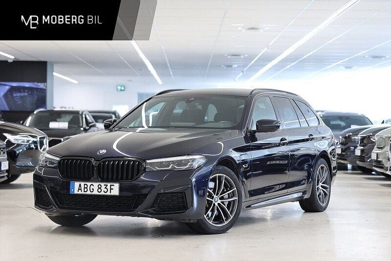 Svart Begagnad 2021 BMW 530e M Sport Kombi | 409 900 kr (Marknadspris) - Bild 1/3