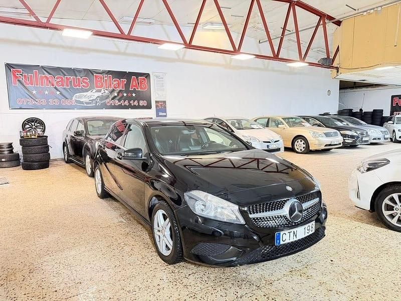 Svart Begagnad 2013 Mercedes A180 Urban Halvkombi | 99 900 kr (Bra pris) - Bild 1/4
