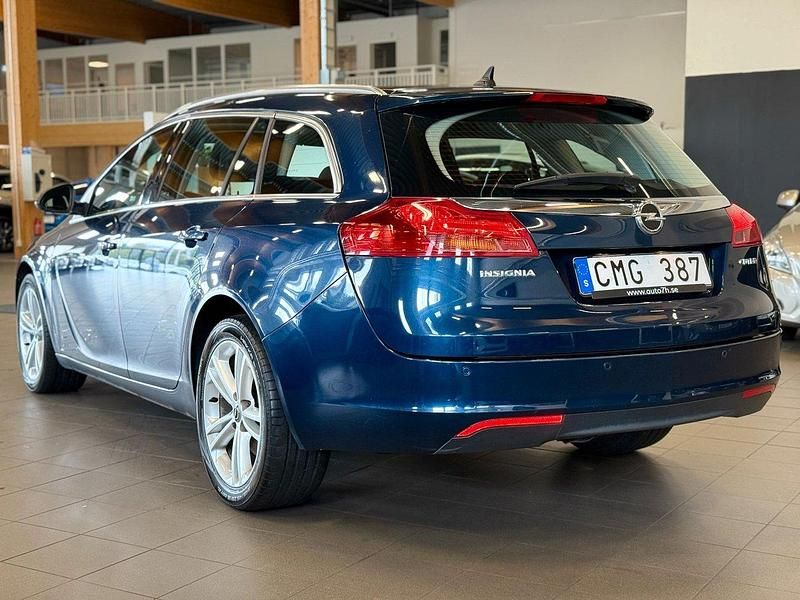 Begagnad Opel Insignia Edition 161 HK (118 kW) 2011 Blå Kombi