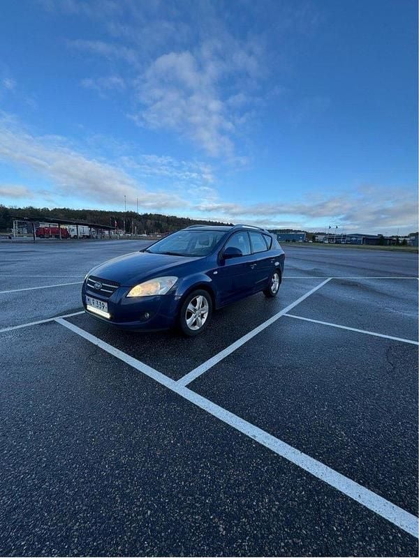 Blå Begagnad 2008 Kia Ceed Sportswagon 4 Kombi | 36 000 kr (Marknadspris) - Bild 1/4