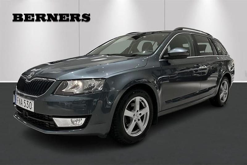 Grå Begagnad 2016 Skoda Octavia Kombi | 149 900 kr (Marknadspris) - Bild 1/4