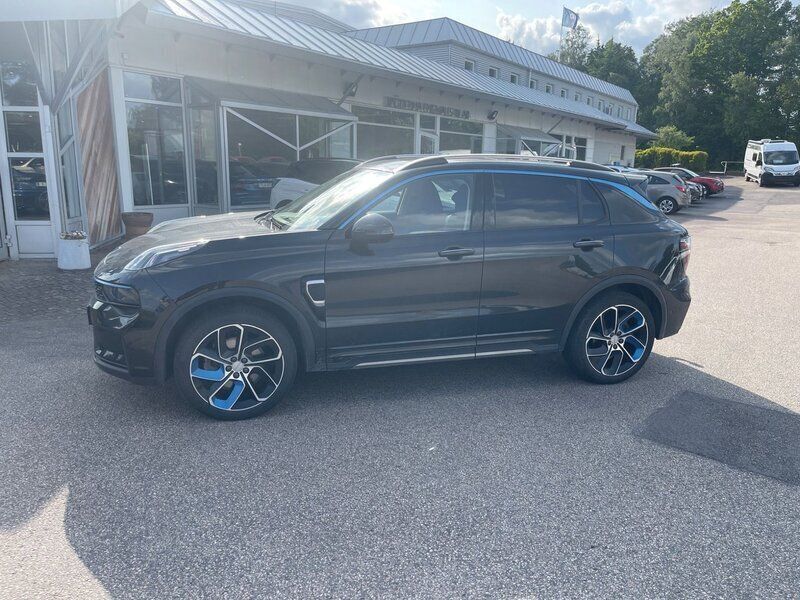 Svart Begagnad 2022 Lynk & Co 01 SUV | 259 900 kr (Marknadspris) - Bild 1/4