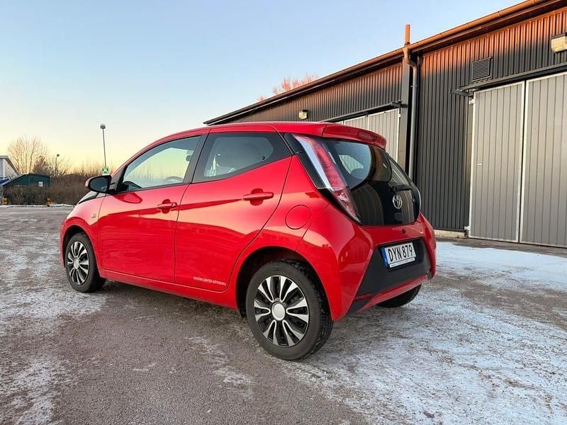 Begagnad 2016 Toyota Aygo Halvkombi | 69 000 kr (Marknadspris) - Bild 1/4