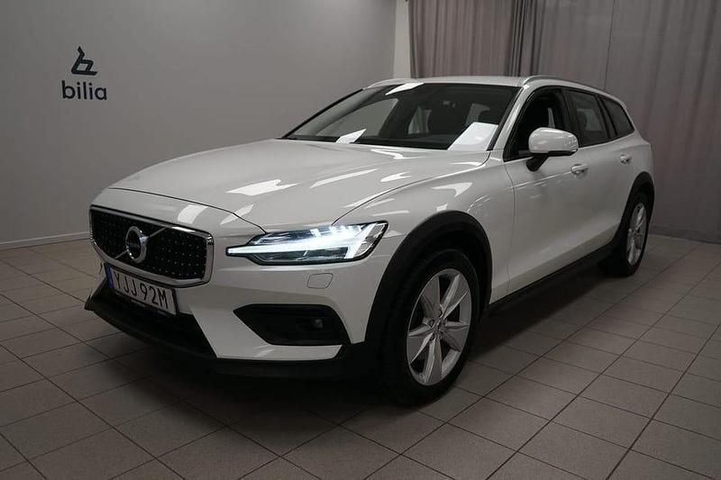 Vit Begagnad 2019 Volvo V60 CC SE Kombi | 269 900 kr (Marknadspris) - Bild 1/3