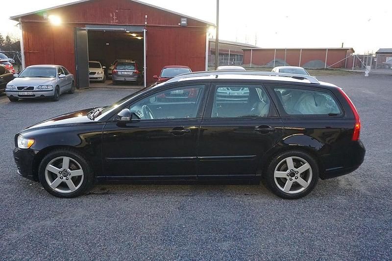 Begagnad Volvo V50 Momentum 116 HK (85 kW) 2011 Svart Kombi