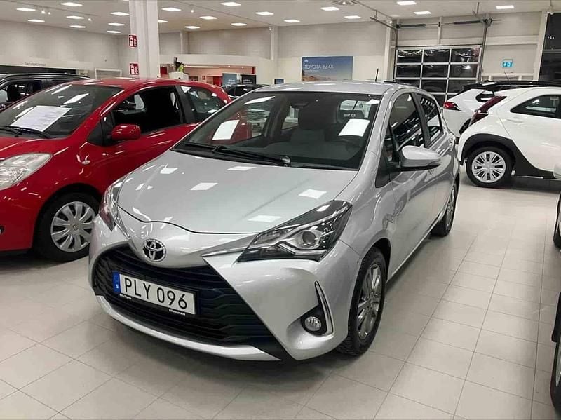 Silver Begagnad 2017 Toyota Yaris Halvkombi | 114 500 kr (Marknadspris) - Bild 1/1