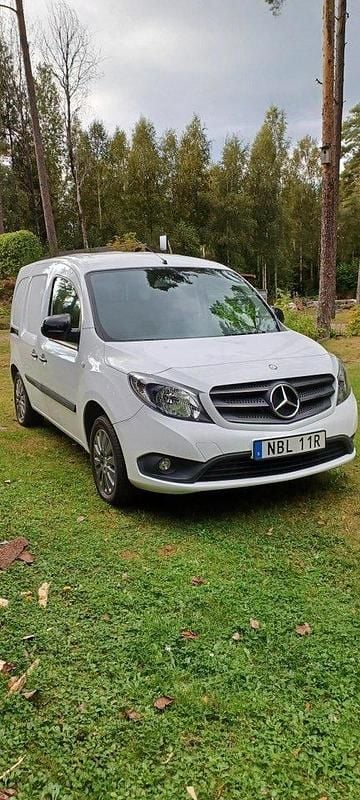 Vit Begagnad 2020 Mercedes Citan 109 | 145 000 kr (Dyr) - Bild 1/4