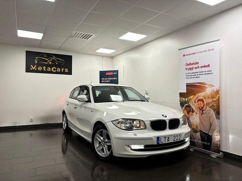 Begagnad BMW 118 Comfort Edition 143 HK (105 kW) 2011 Vit Halvkombi