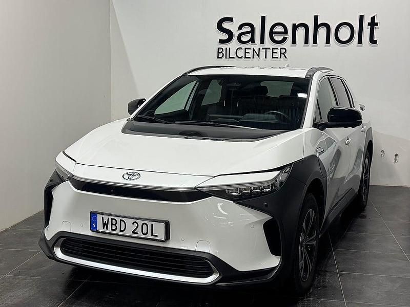 Begagnad Toyota bZ4X Executive 164 kW (224 HK) 2023 Vit SUV
