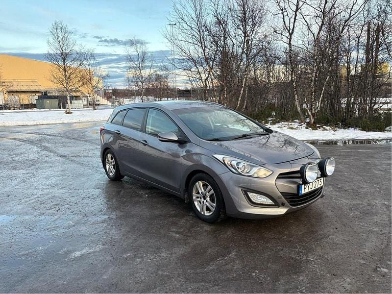 Grå Begagnad 2014 Hyundai i30 Kombi | 70 000 kr (Marknadspris) - Bild 1/4