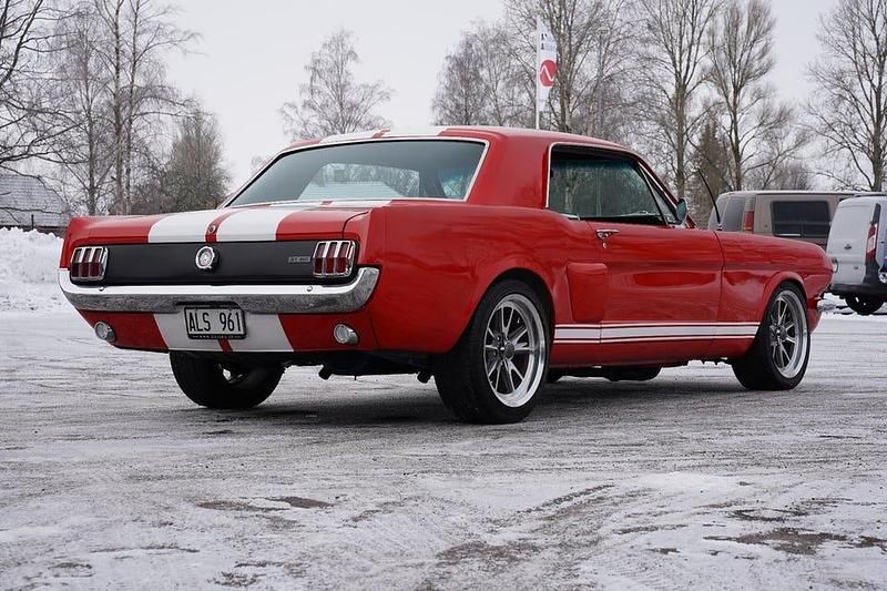 Begagnad Ford Mustang 203 HK (149 kW) 1966 Klarröd